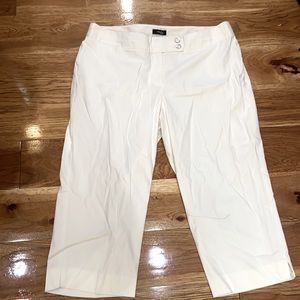 Rafaella size 18w white cropped pants.